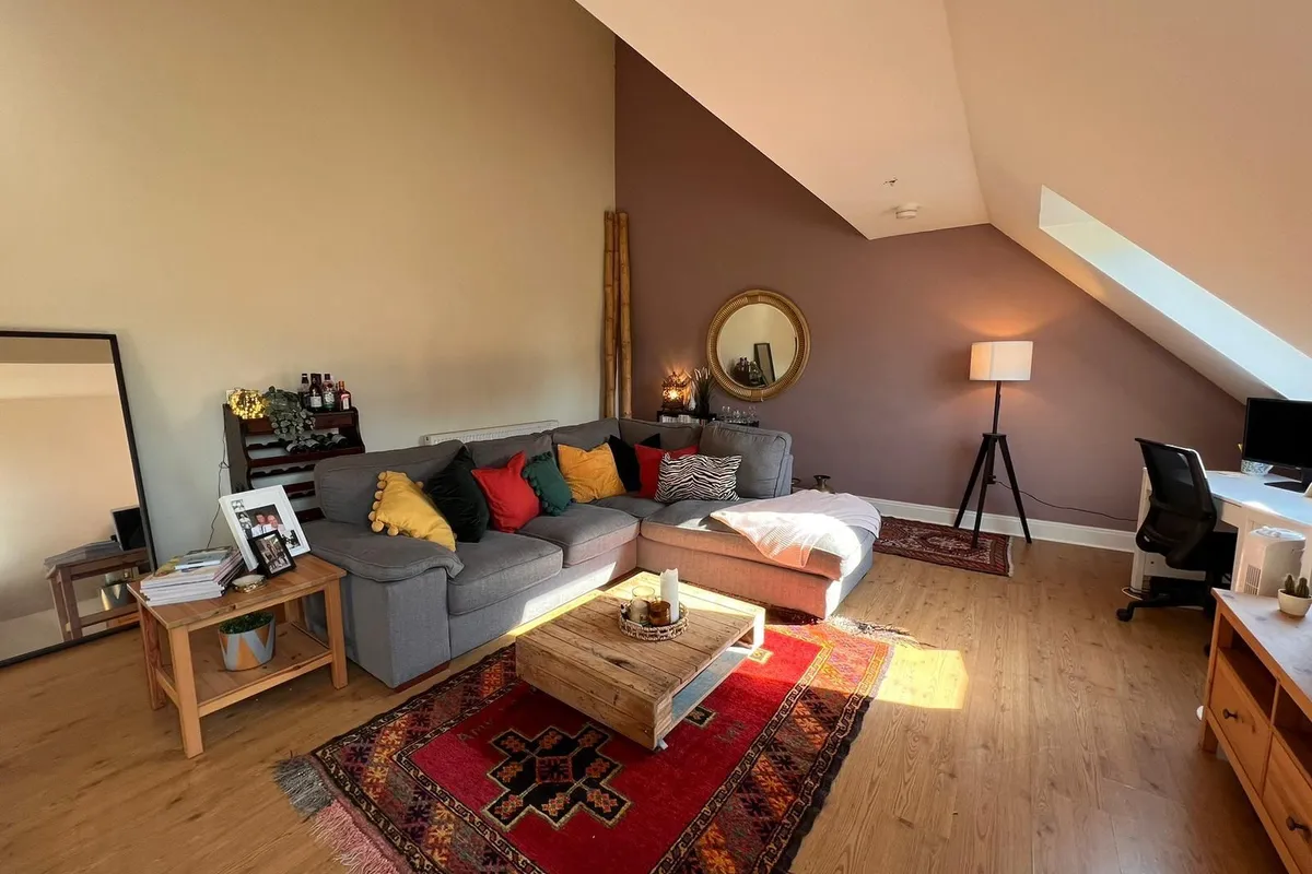 Flat Bruntcliffe Road in Leeds