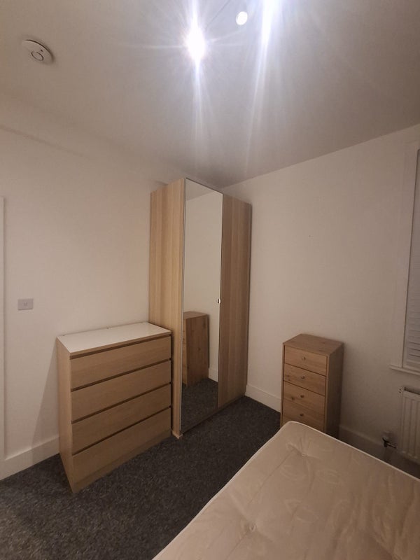 Room Collingbourne Road in Greater London