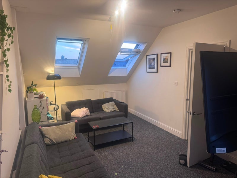 Room Collingbourne Road in Greater London