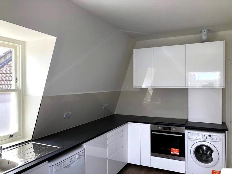 Room Collingbourne Road in Greater London