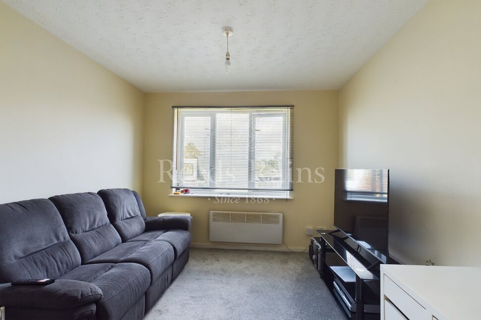 Flat Churchill Close in Dartford