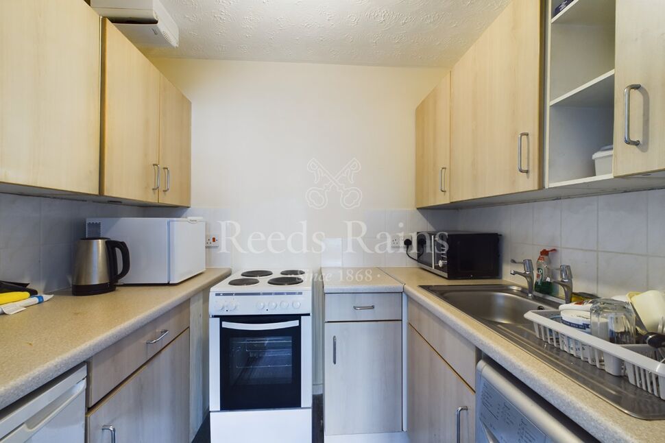 Flat Churchill Close in Dartford