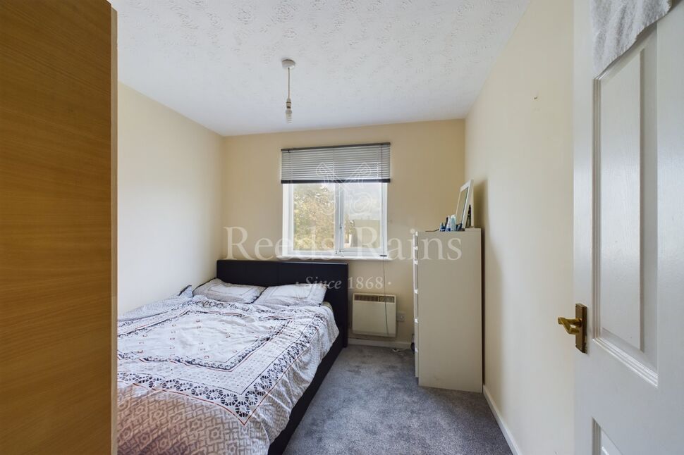Flat Churchill Close in Dartford