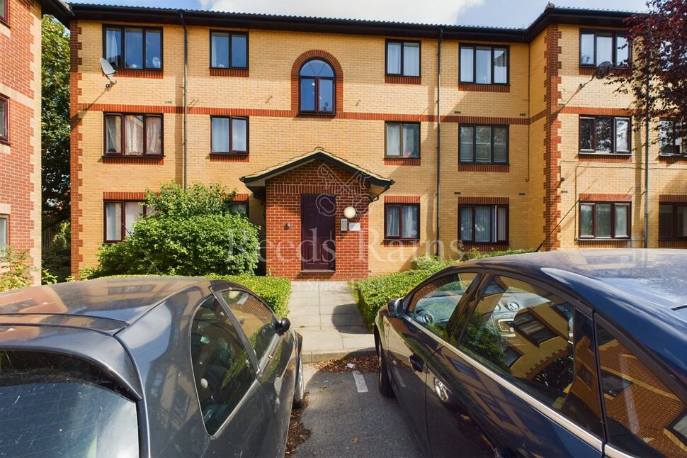 Flat Churchill Close in Dartford