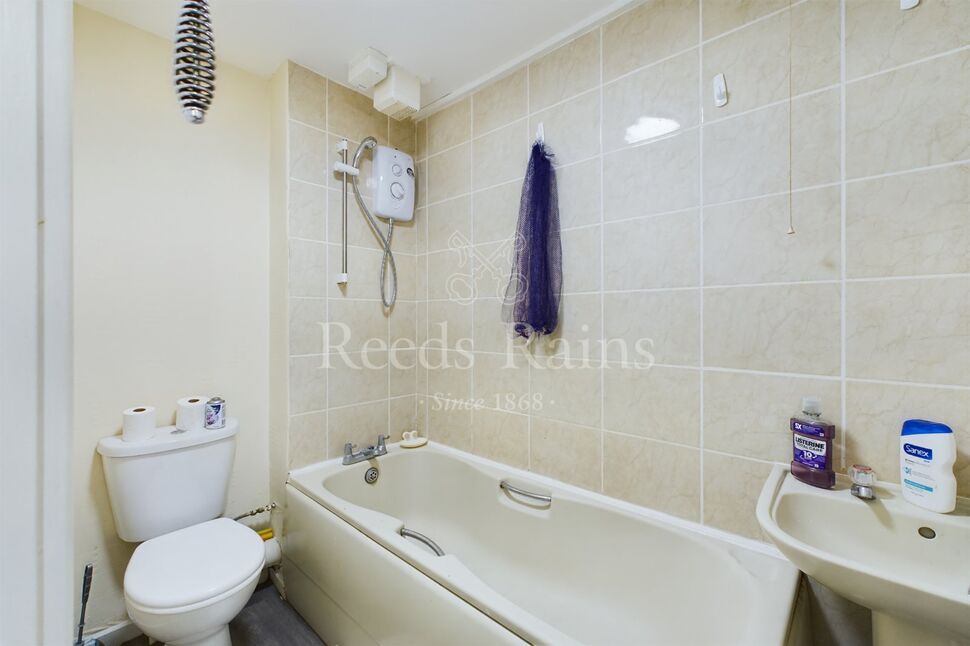 Flat Churchill Close in Dartford
