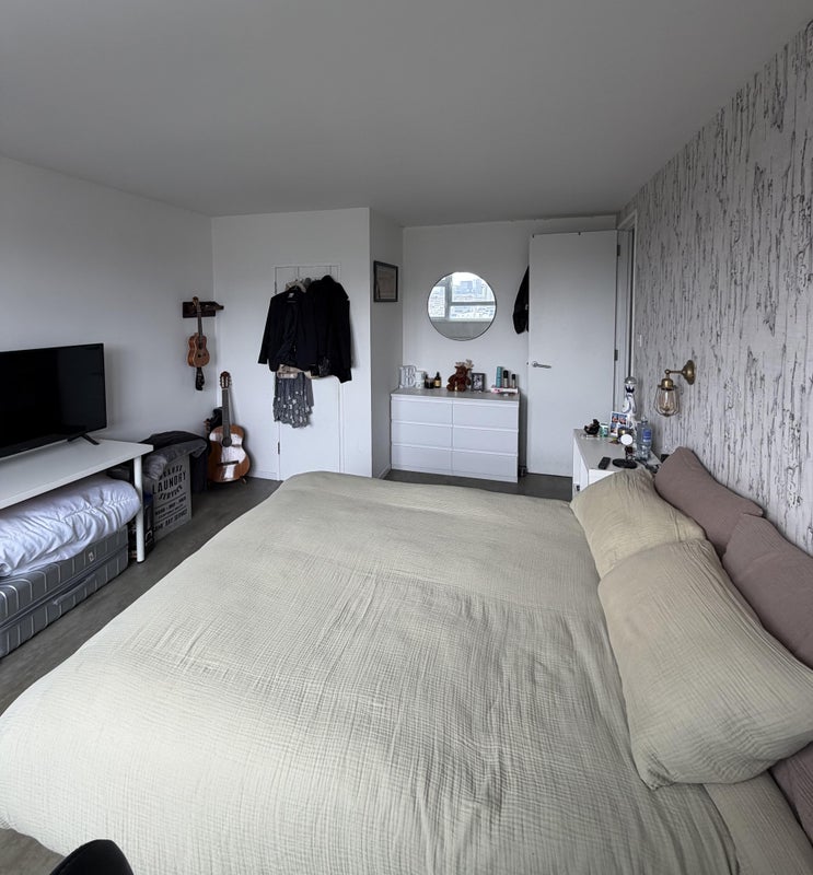 Room Moreland Street in Greater London