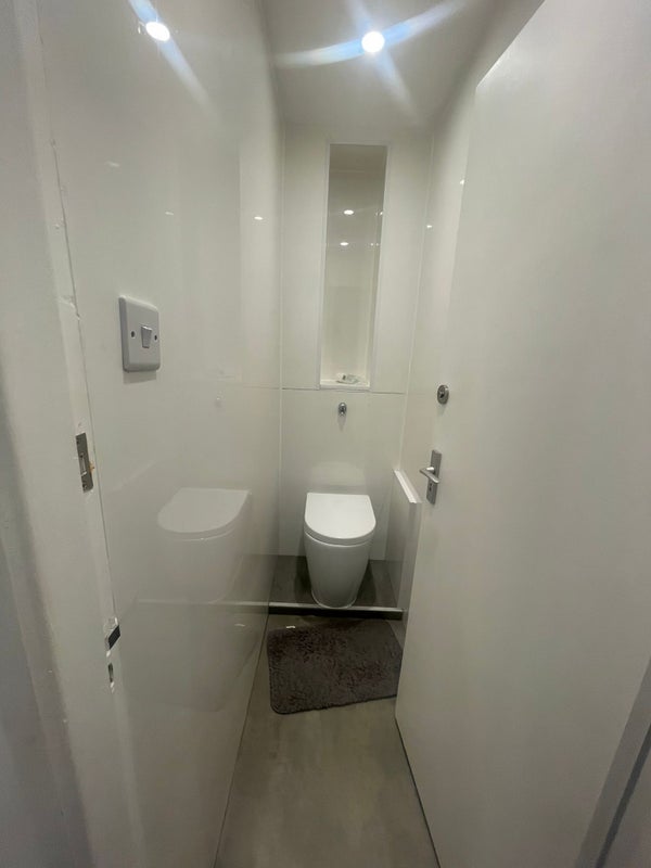 Room Moreland Street in Greater London
