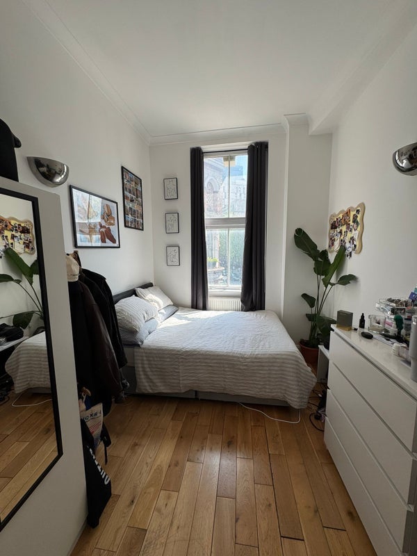 Room Commercial Street in Greater London