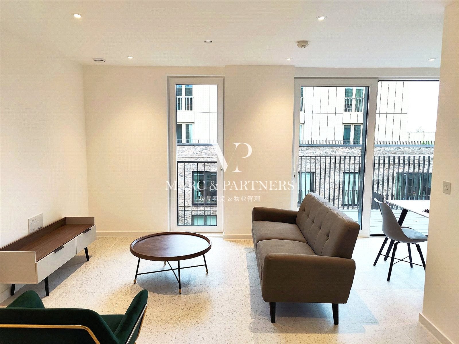 Flat Cendal Crescent in Greater London