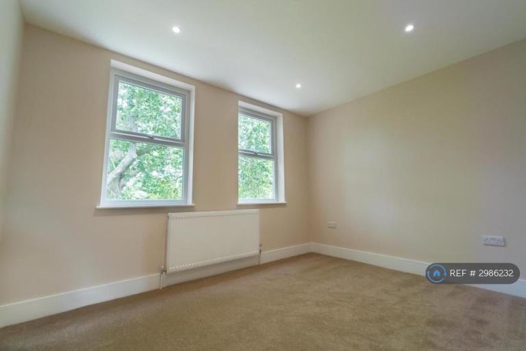 House Smalley Close in Greater London