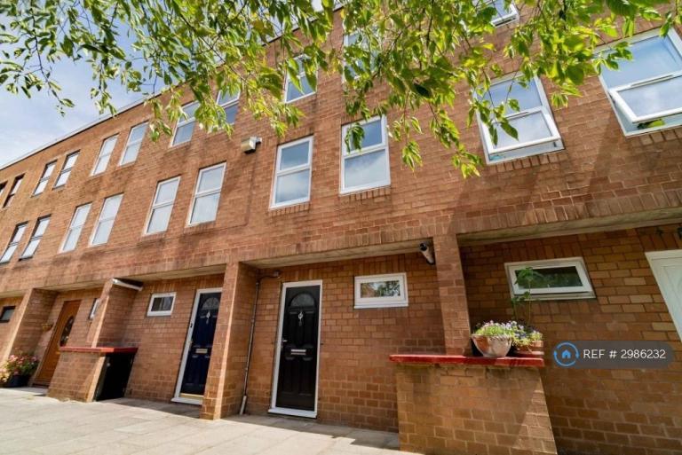 House Smalley Close in Greater London