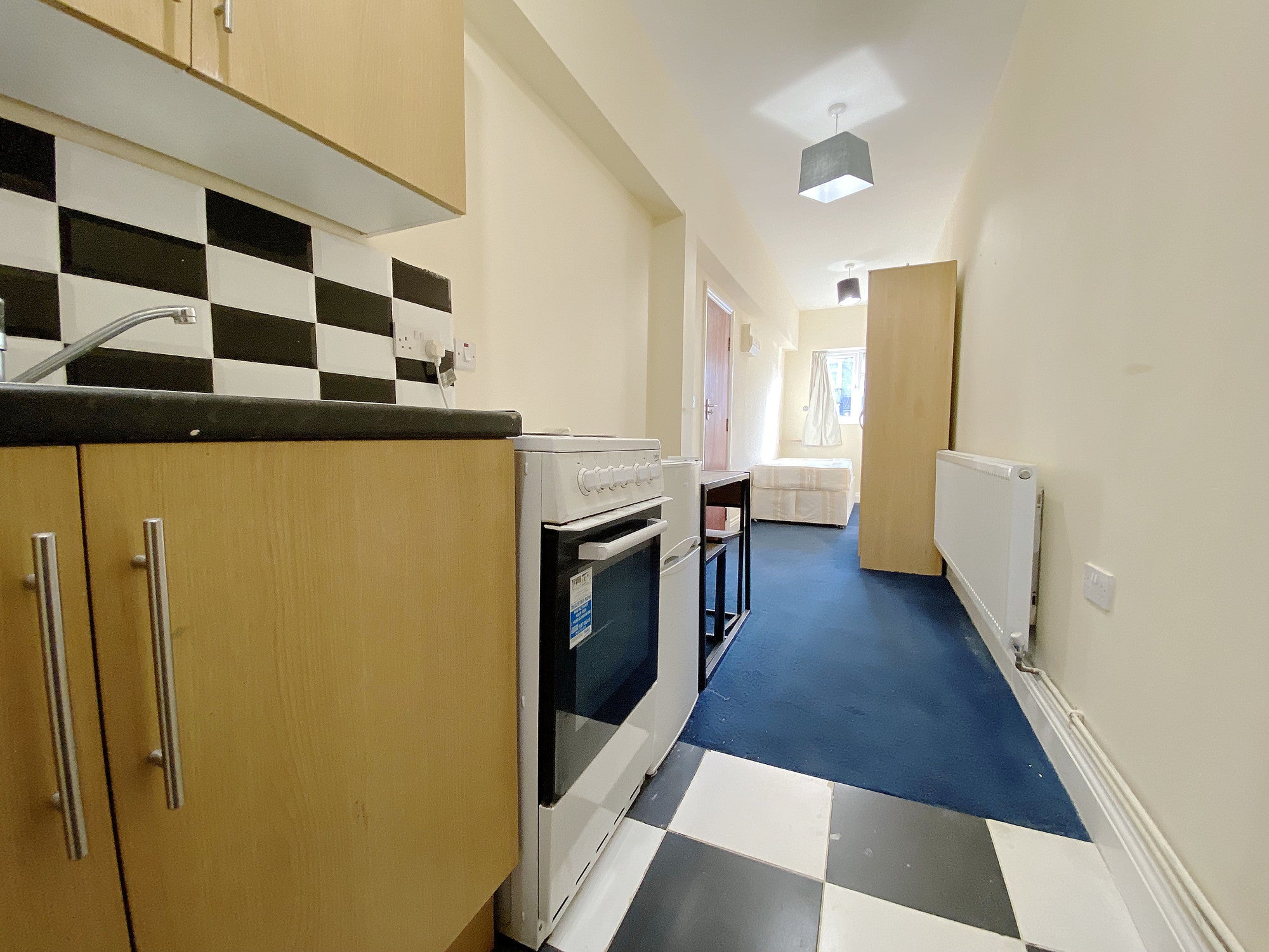 Room Oak Avenue in Greater London