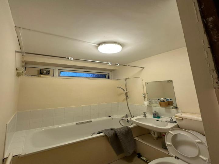 Flat Braybourne Close in Greater London