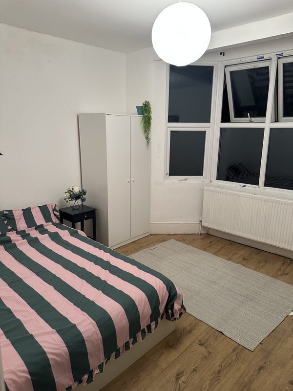 Room Brownhill Road in Greater London