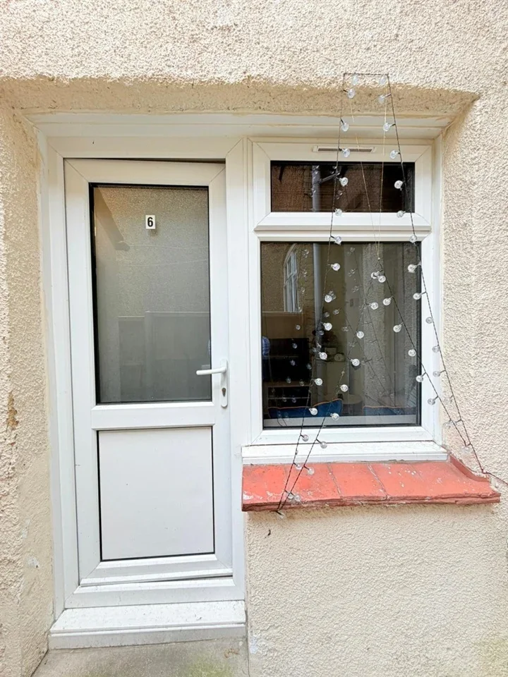 Flat Kenton Avenue in Greater London