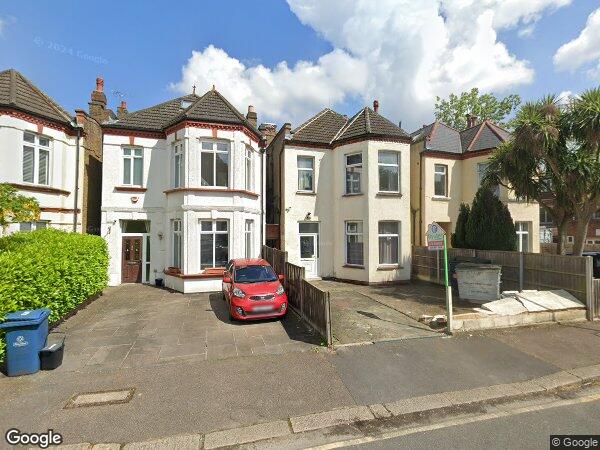 Flat Kenton Avenue in Greater London