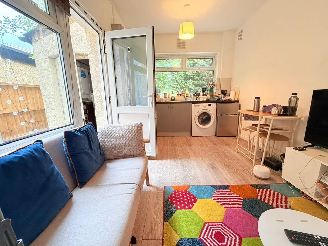 Flat Kenton Avenue in Greater London