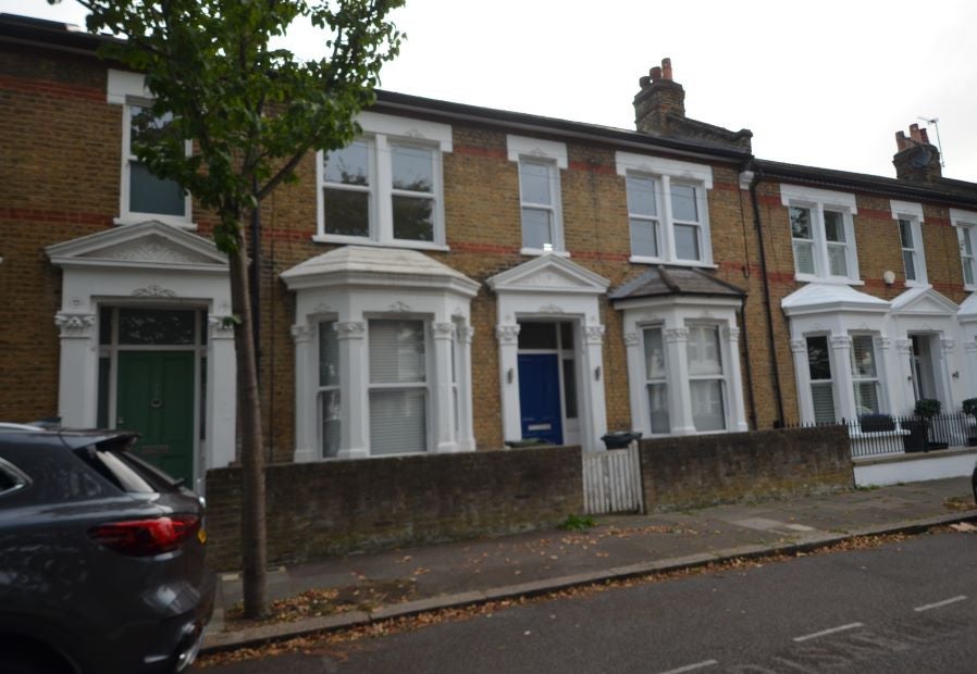 Room Andalus Road in Greater London