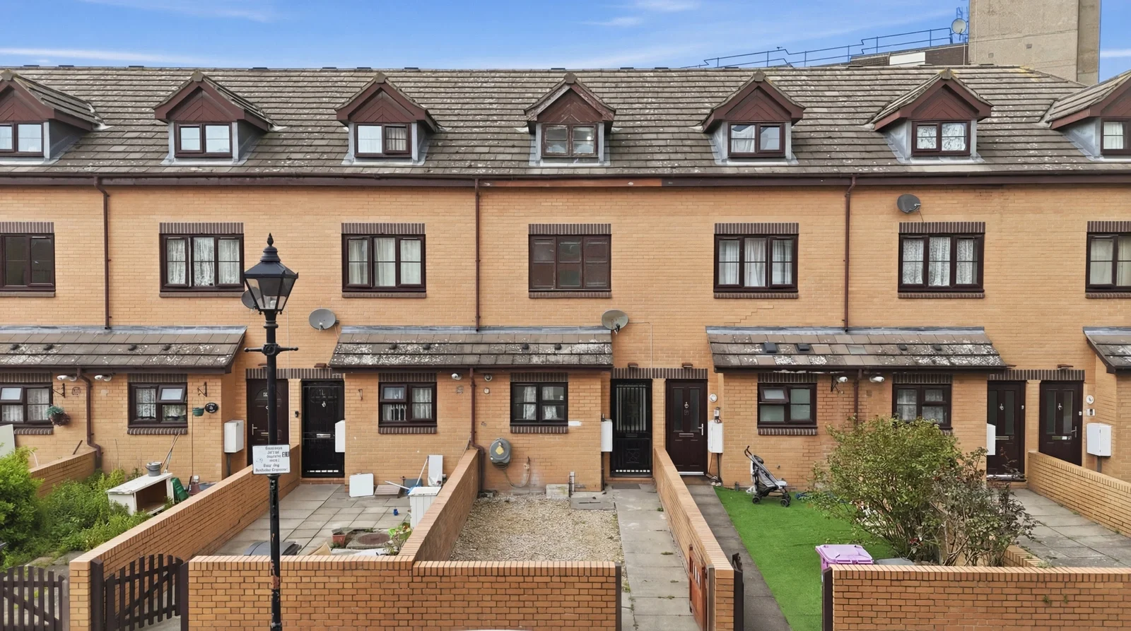 House Wrights Road in Greater London
