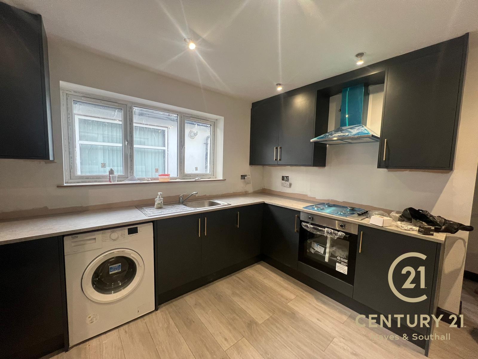 Room Pinkwell Avenue in Greater London