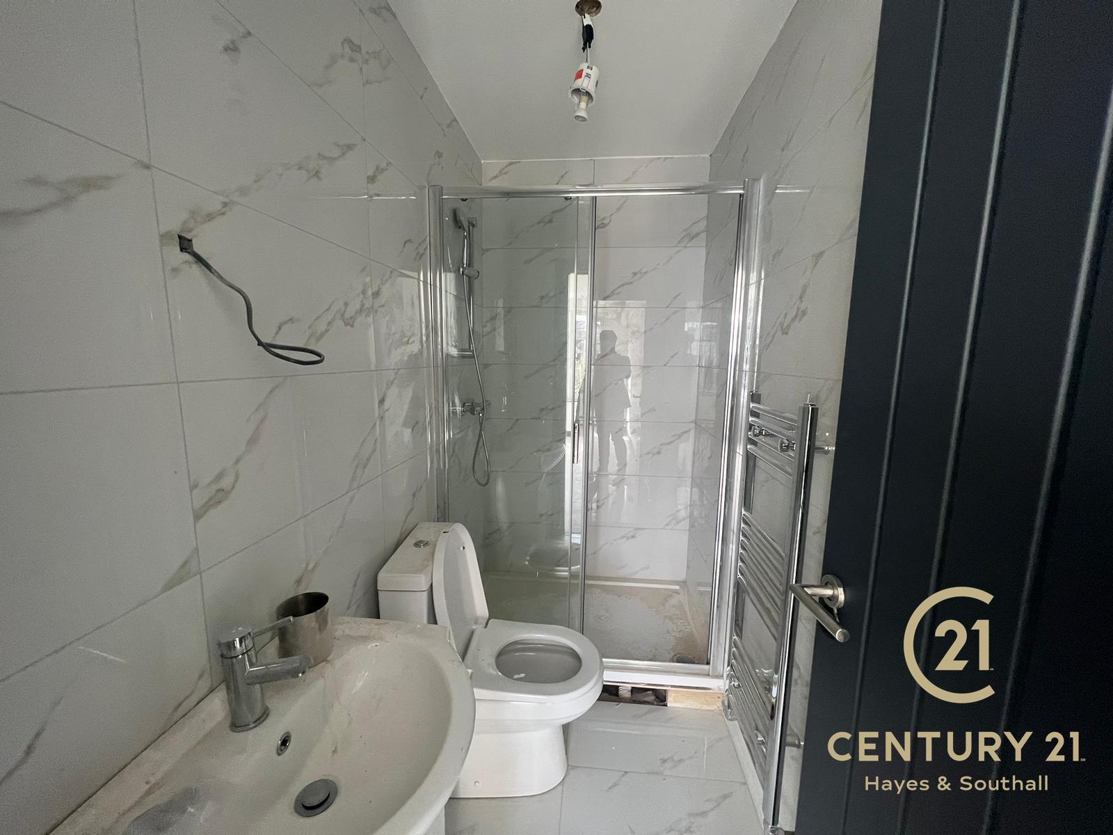 Room Pinkwell Avenue in Greater London