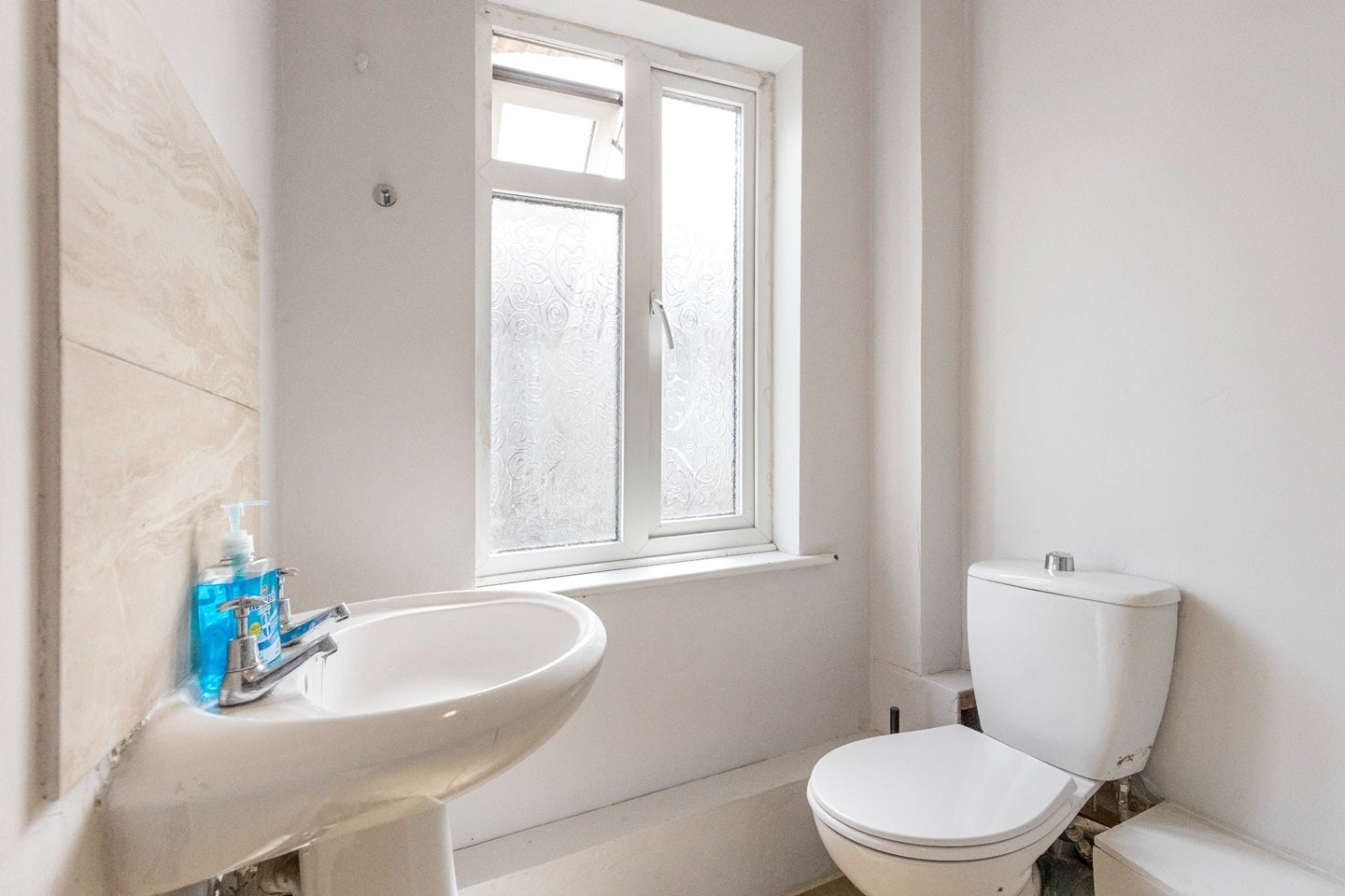 Room London Road in Purfleet-on-Thames