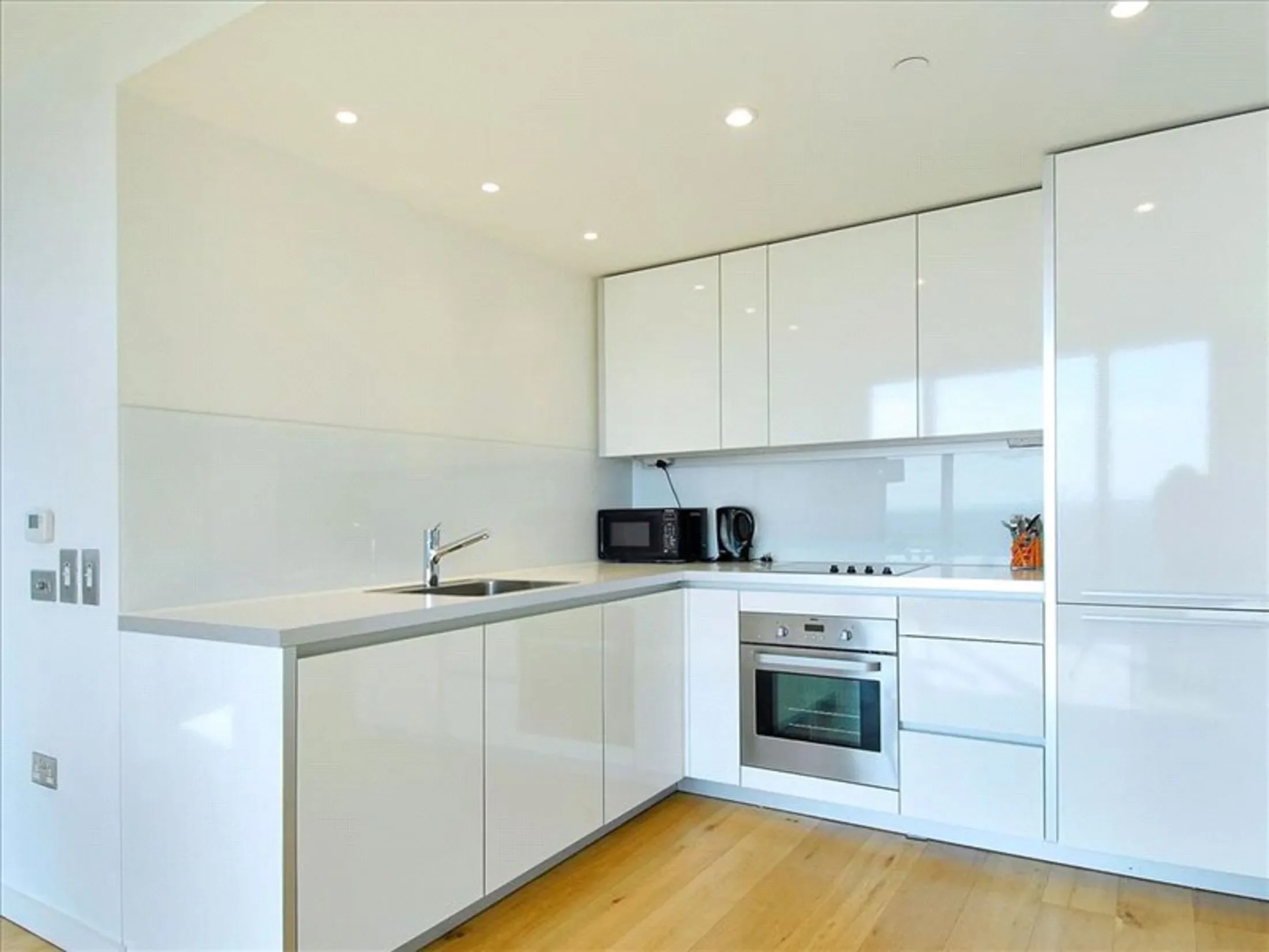 Flat Wollaston Close in Greater London