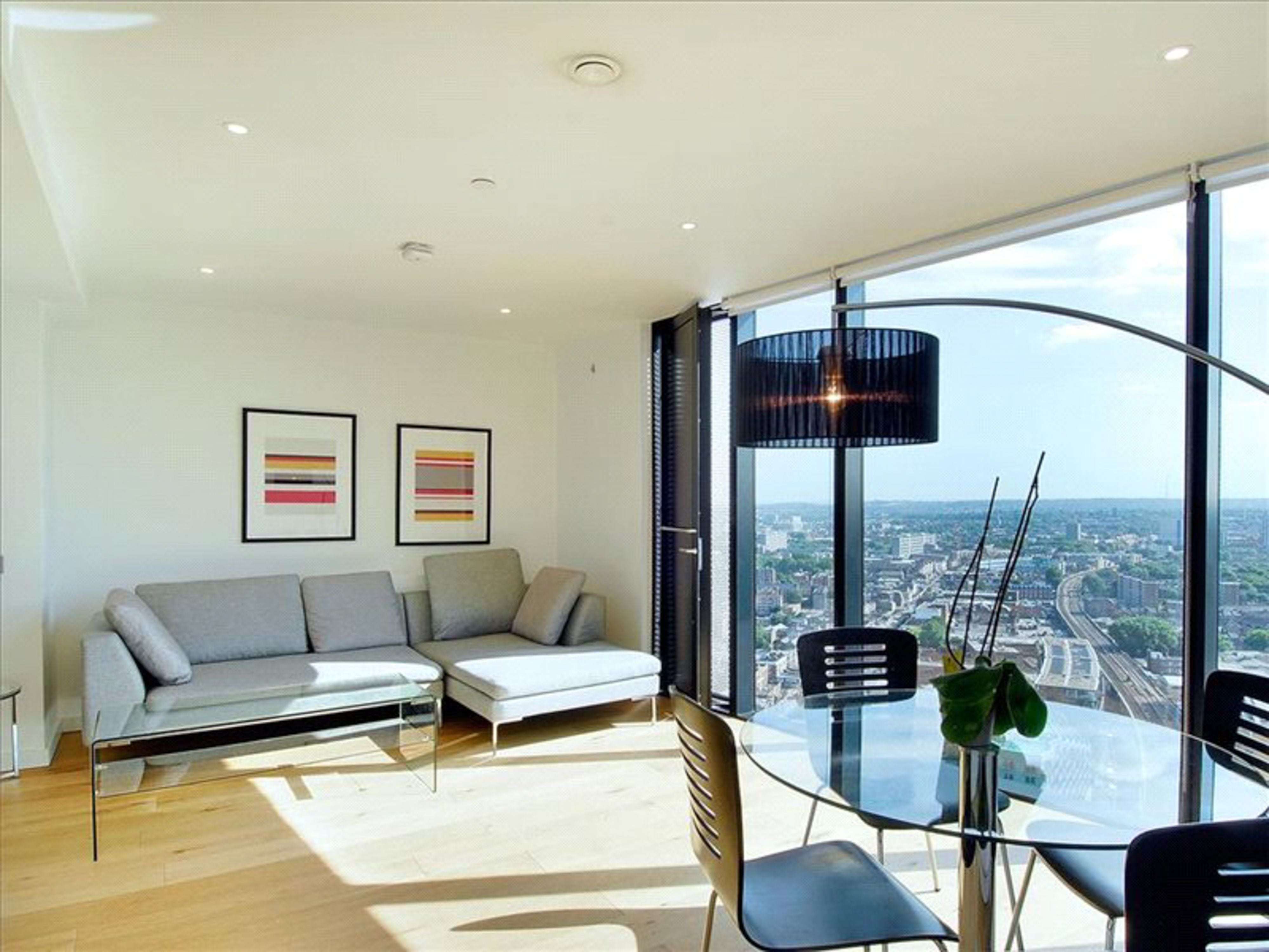 Flat Wollaston Close in Greater London