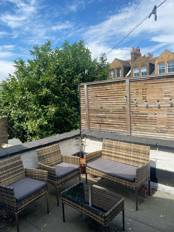 Room Hambalt Road in Greater London