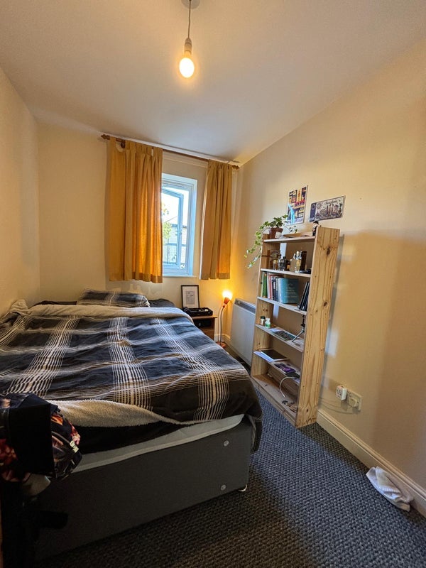Room Ferguson Close in Greater London