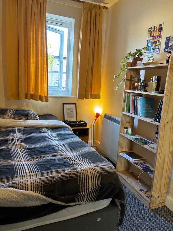 Room Ferguson Close in Greater London