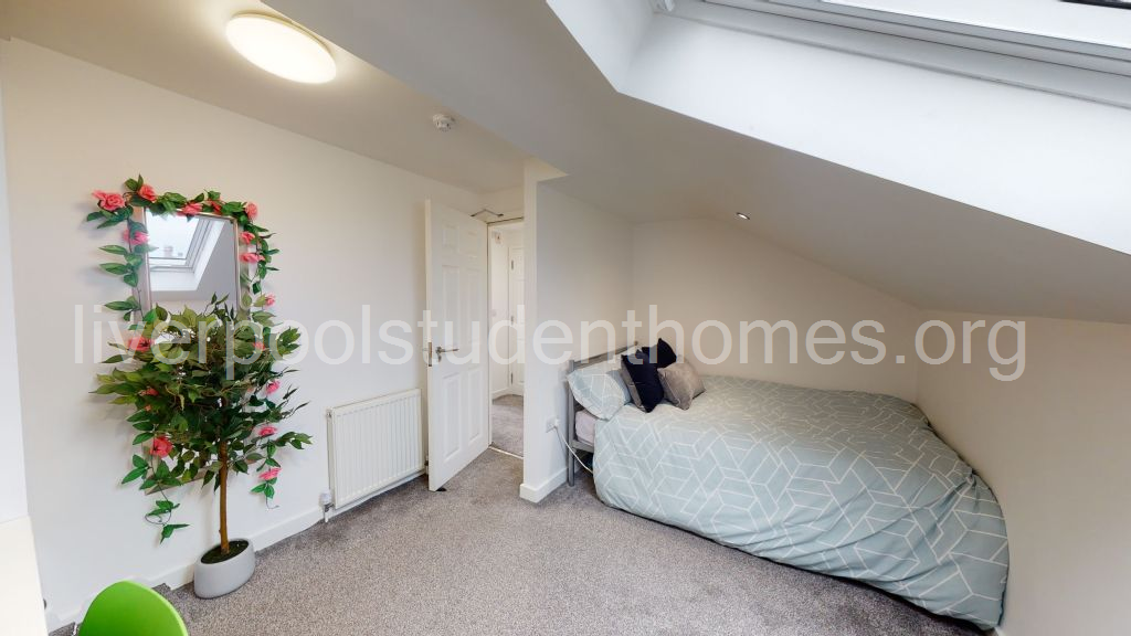 Room Shaw Street in Liverpool
