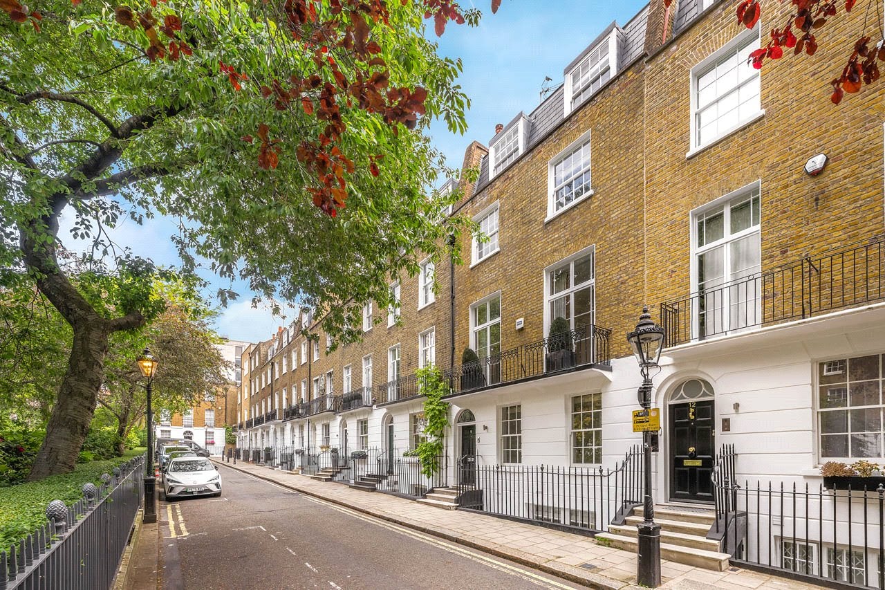 House Trevor Square in City of Westminster