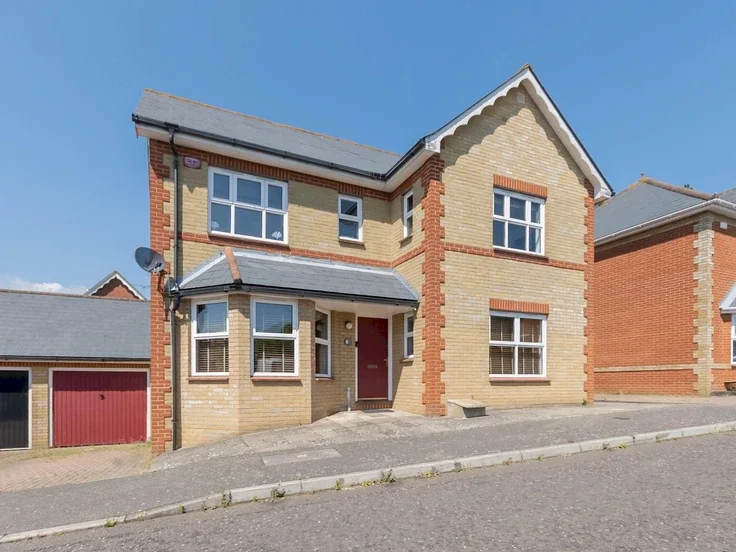 House Sullivan Way in Basildon