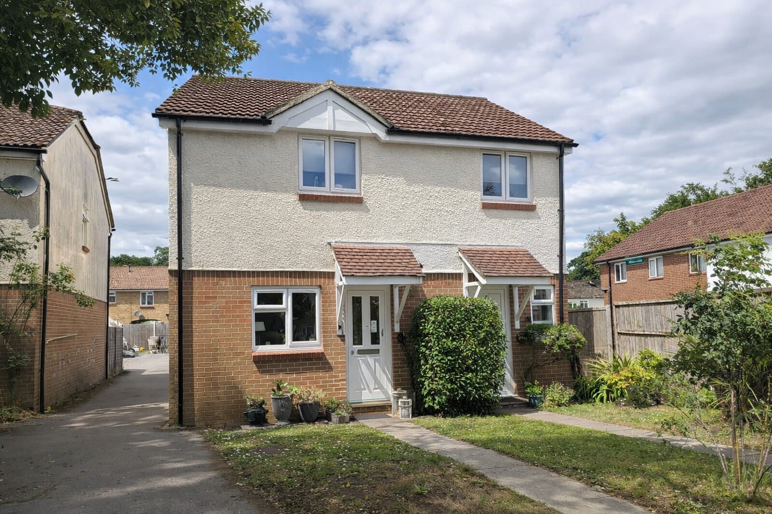 House Oakwood Close in Chichester