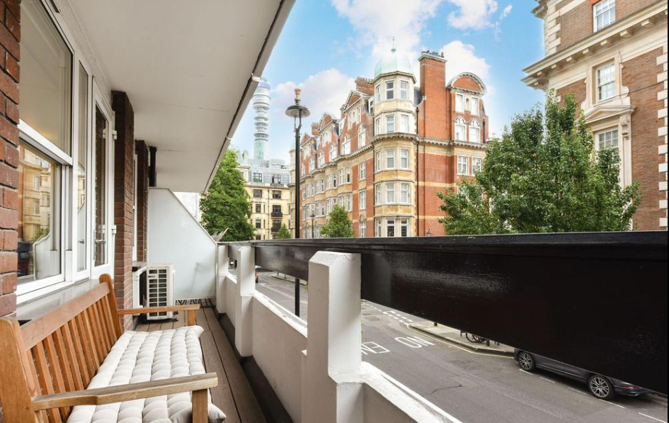 Flat Weymouth Street in London