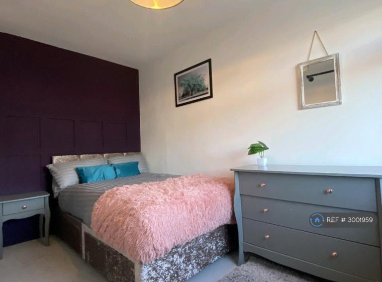 Room Bourne Court in Colchester