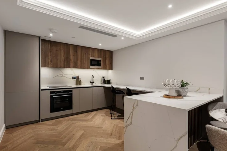 Flat Kensington High Street in Greater London