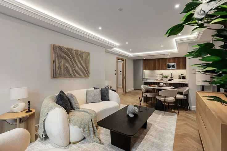 Flat Kensington High Street in Greater London