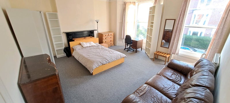 Room Poplar Grove in Greater London