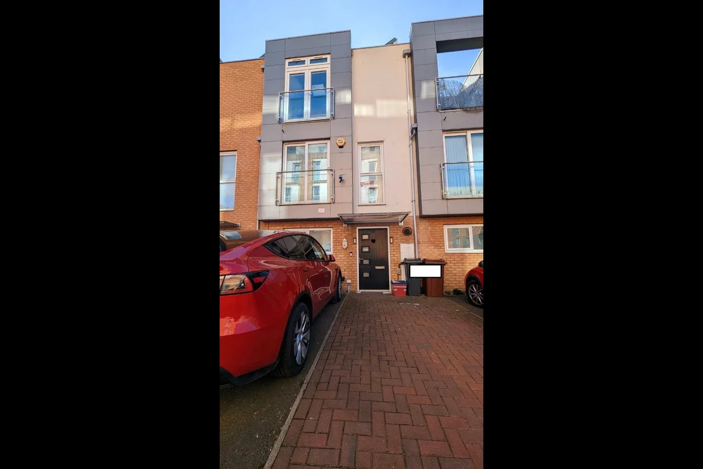 House Pontes Avenue in Greater London