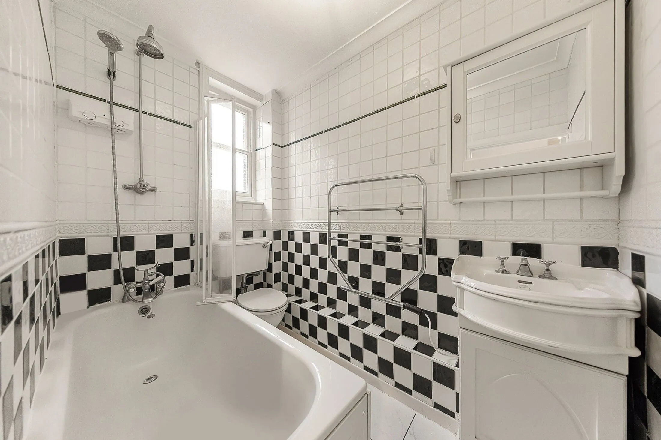 Flat Jubilee Place in Greater London
