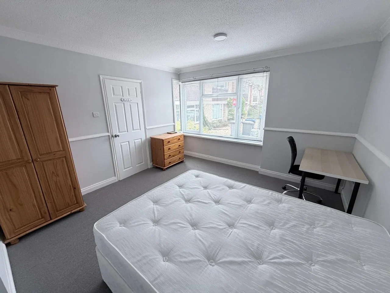 Room Beechtree Avenue in Borough of Runnymede