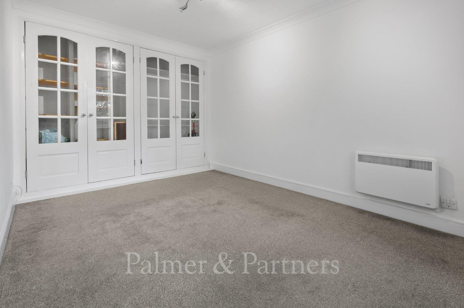 Flat Dale Close in Colchester