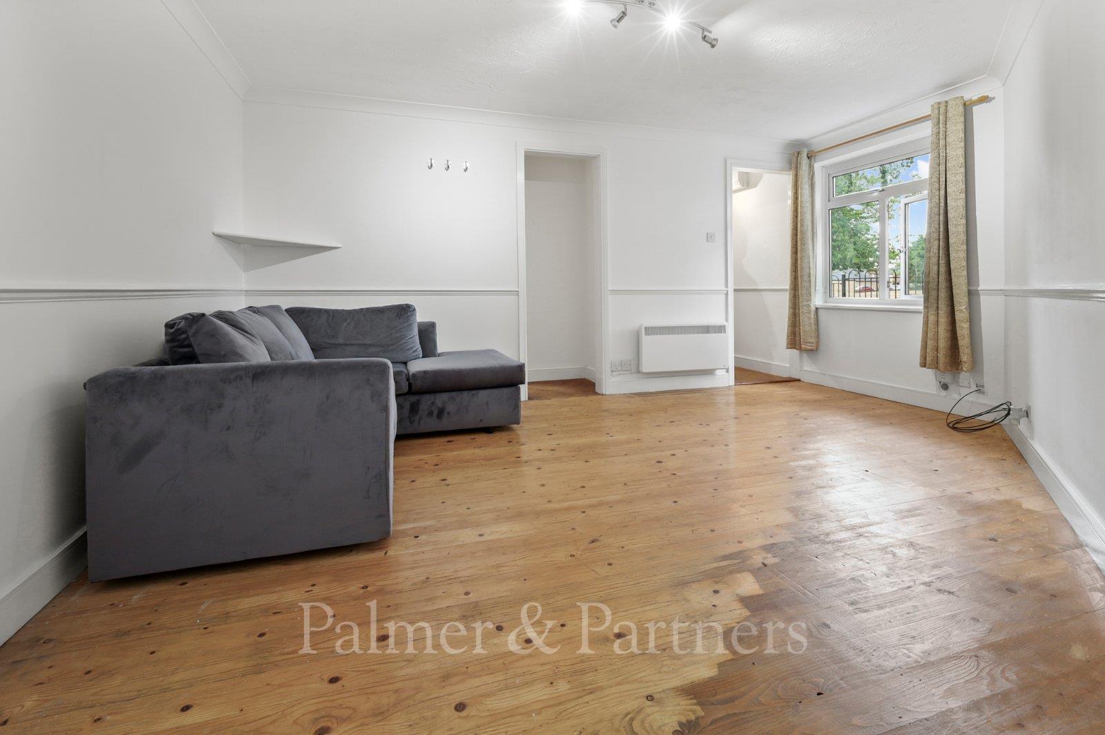 Flat Dale Close in Colchester