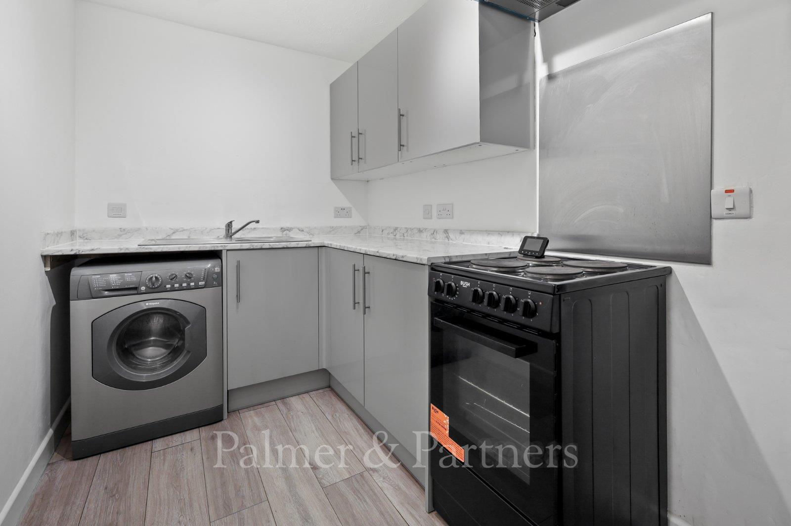 Flat Dale Close in Colchester