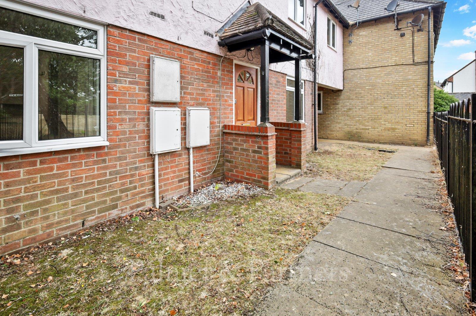 Flat Dale Close in Colchester