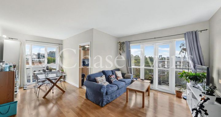 Flat Old Bellgate Place in Greater London