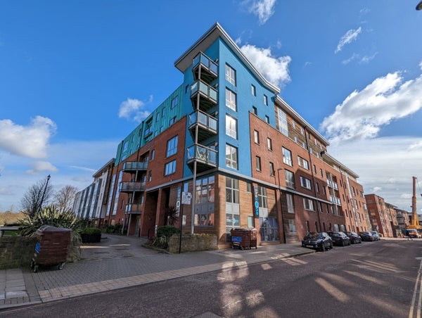 Flat Sweetman Place in Bristol