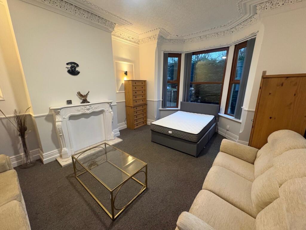 Room Wellington Road in Preston